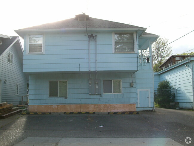 Bottom Unit - 1946 Emerald Alley