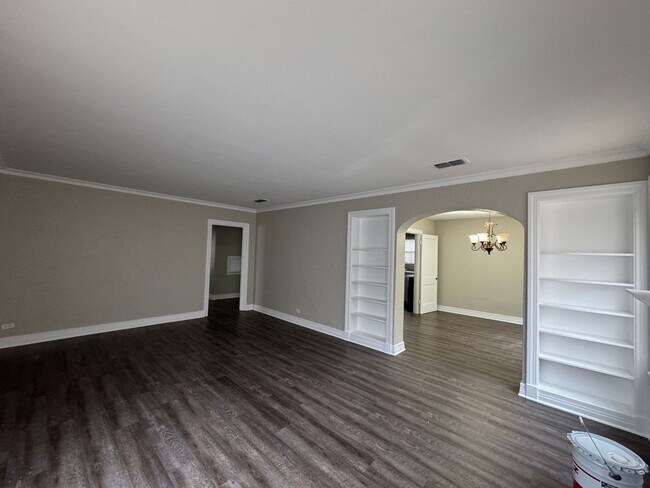 Building Photo - Remodeled but still has Southern Charm...