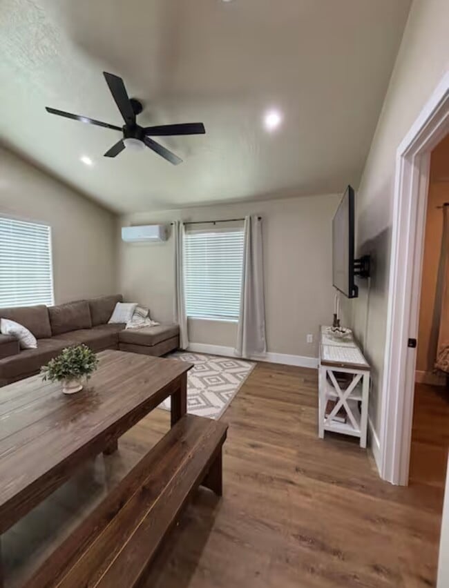 Building Photo - 5929 E Dayton Ave