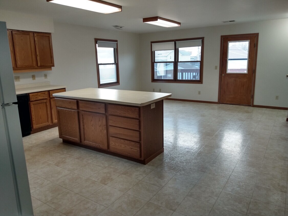 415 Kilbourn Ave Unit 415, Tomah, WI 54660 Apartments in Tomah, WI
