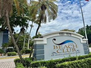 Building Photo - 9375 Fontainebleau Blvd