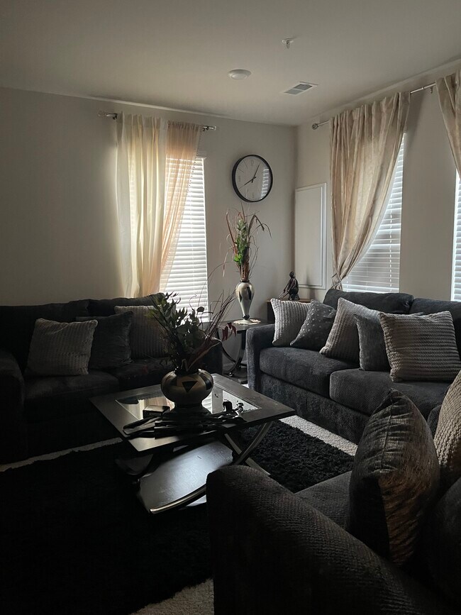 Foto del edificio - 6994 Executive Way