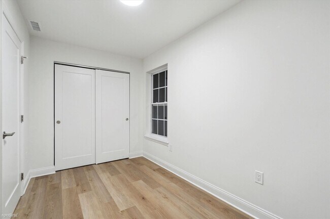Building Photo - 4 br, 2 bath Duplex - 1833 N 18TH ST Unit 2