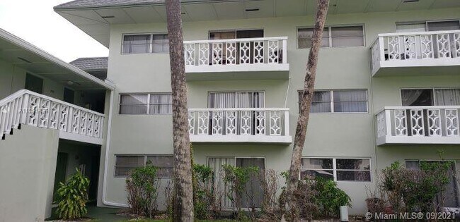 Building Photo - 4200 NW 3rd Ct