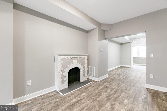 Building Photo - 804 N Linwood Ave