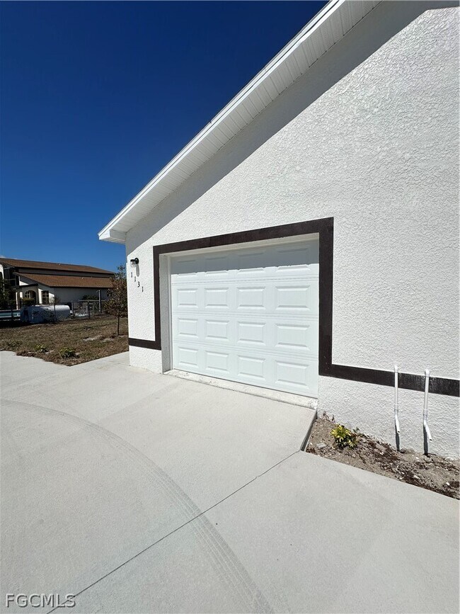 Building Photo - 1131 SW 16th Terrace