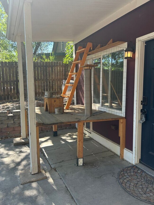 Building Photo - Downtown 2 bedroom, 1 bath