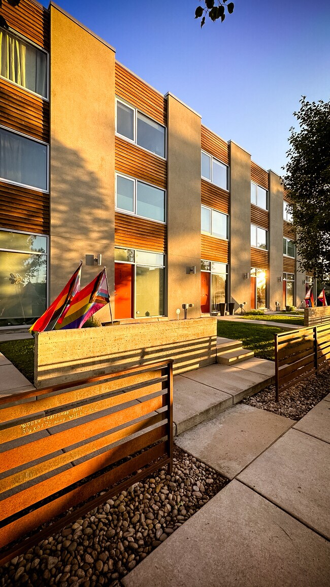 Building Photo - 127 W Fremont Ave