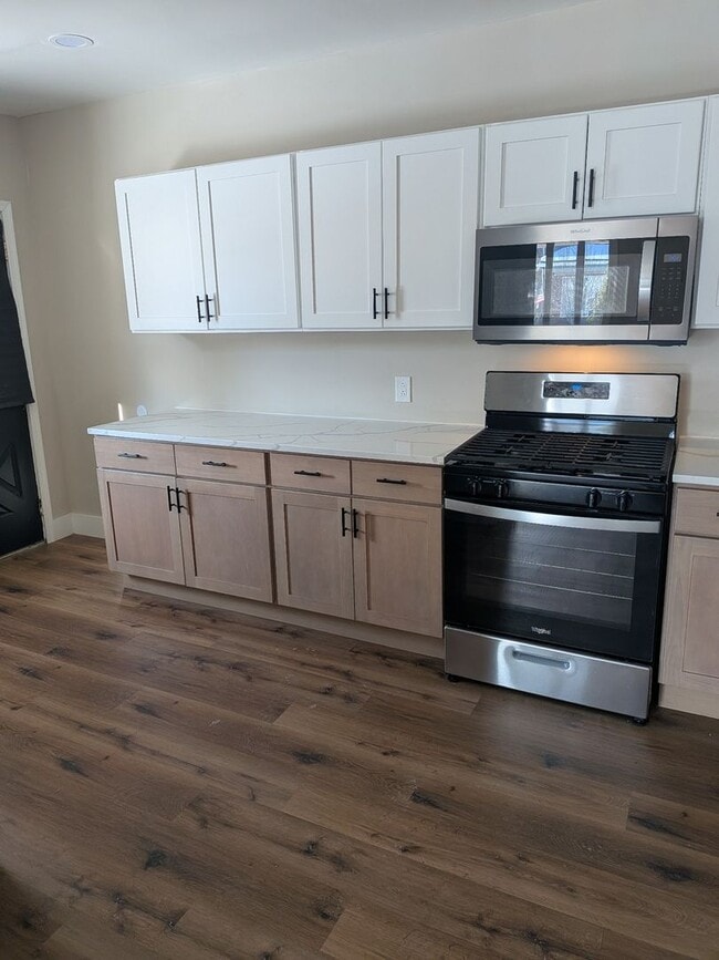 Building Photo - 1043 Meade Ave