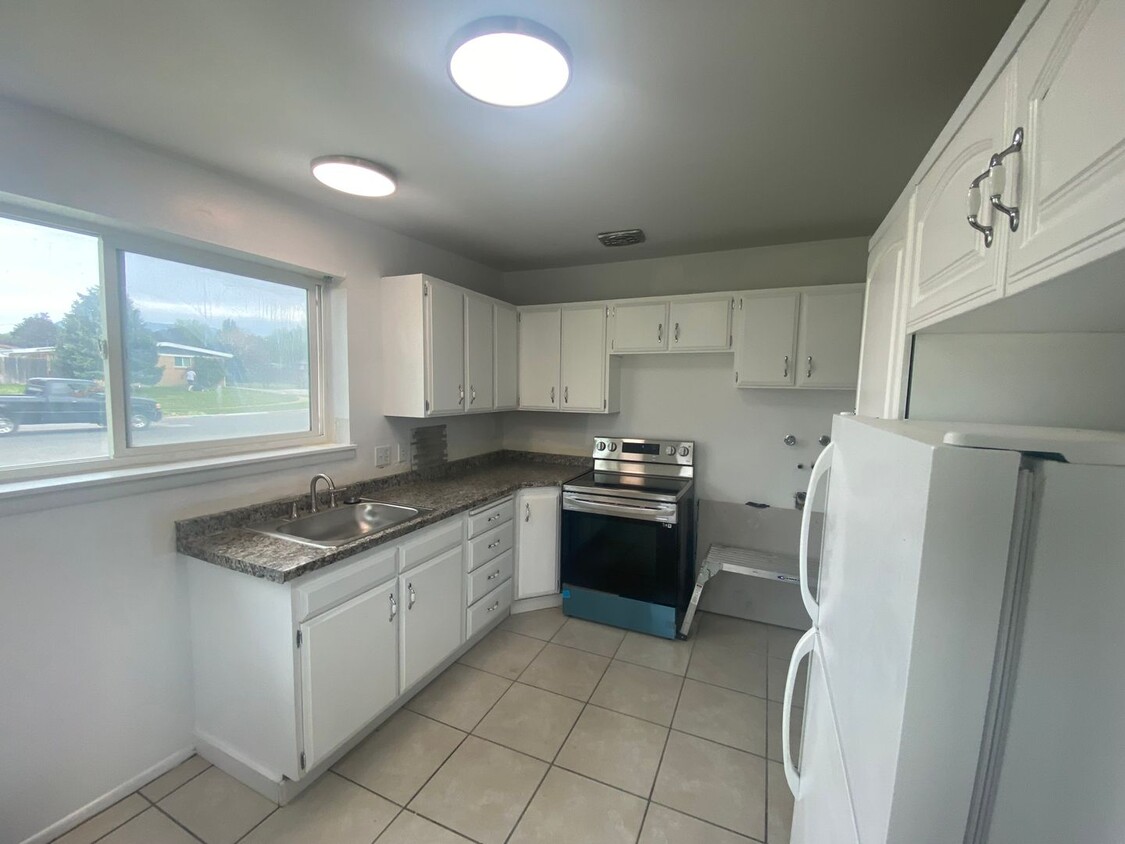 Primary Photo - Roy Duplex
