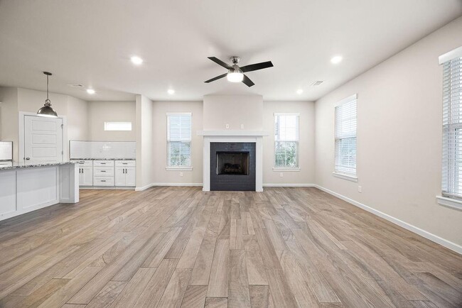 Foto del edificio - 1721 W Whitney Ln