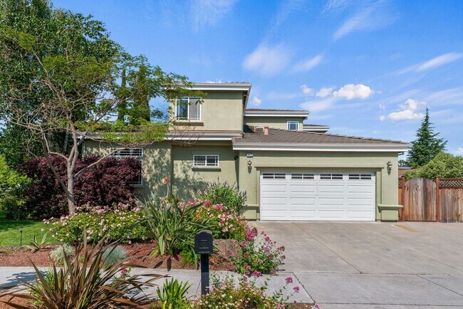 Foto del edificio - Spacious and Elegant Executive Home in Bea...