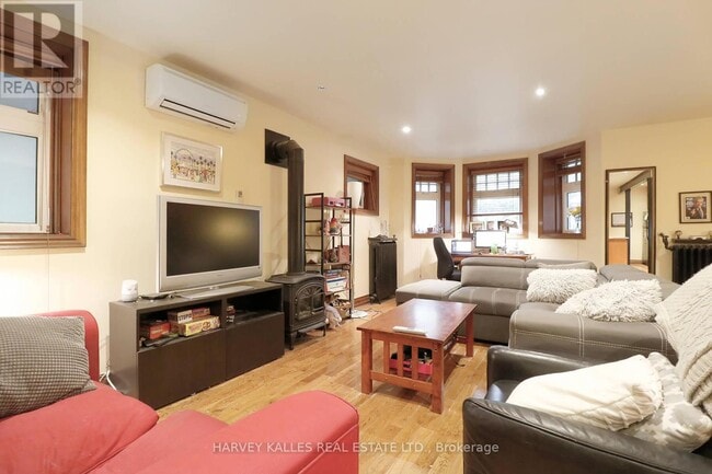 Building Photo - 152 Hilton Ave