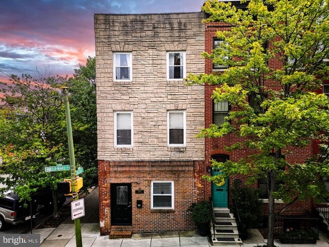 Building Photo - 2049 E Lombard St