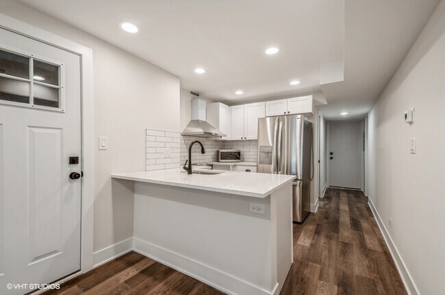 Foto del edificio - 853 W Addison St
