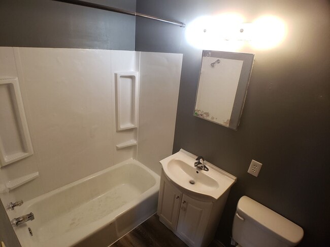 Building Photo - 2 bedroom 1 bath in Owatonna