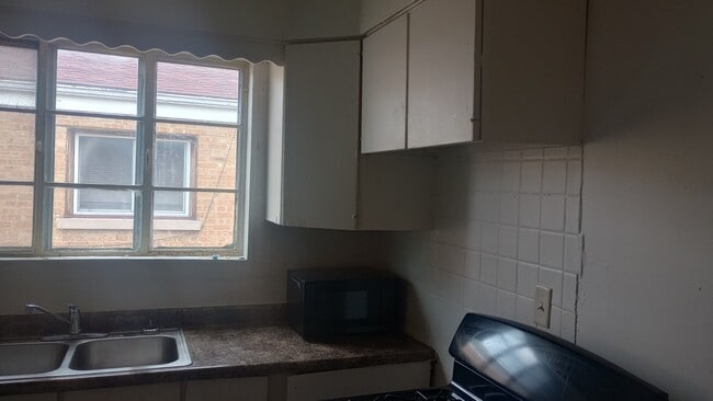 Building Photo - 9113 Lawler Ave