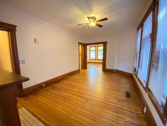 Foto del edificio - W 1st Ave 145-147 MLR