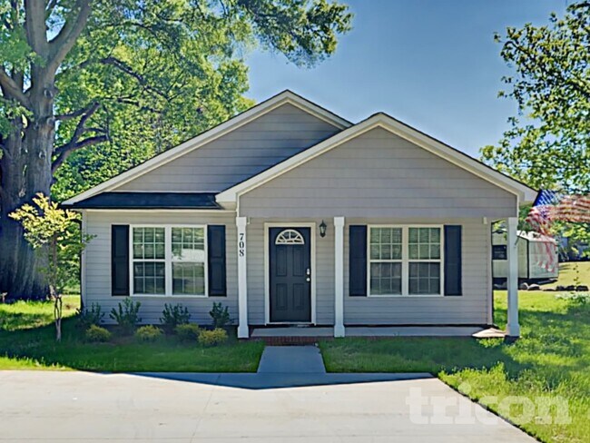 Building Photo - 708 Deaton St