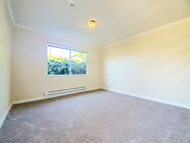 Building Photo - Studio availble now!