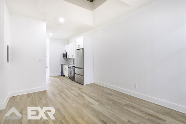 Building Photo - 847 Knickerbocker Ave