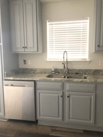 Building Photo - 11025 Pin Oak Dr