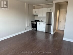 Building Photo - 503 Oakwood Ave