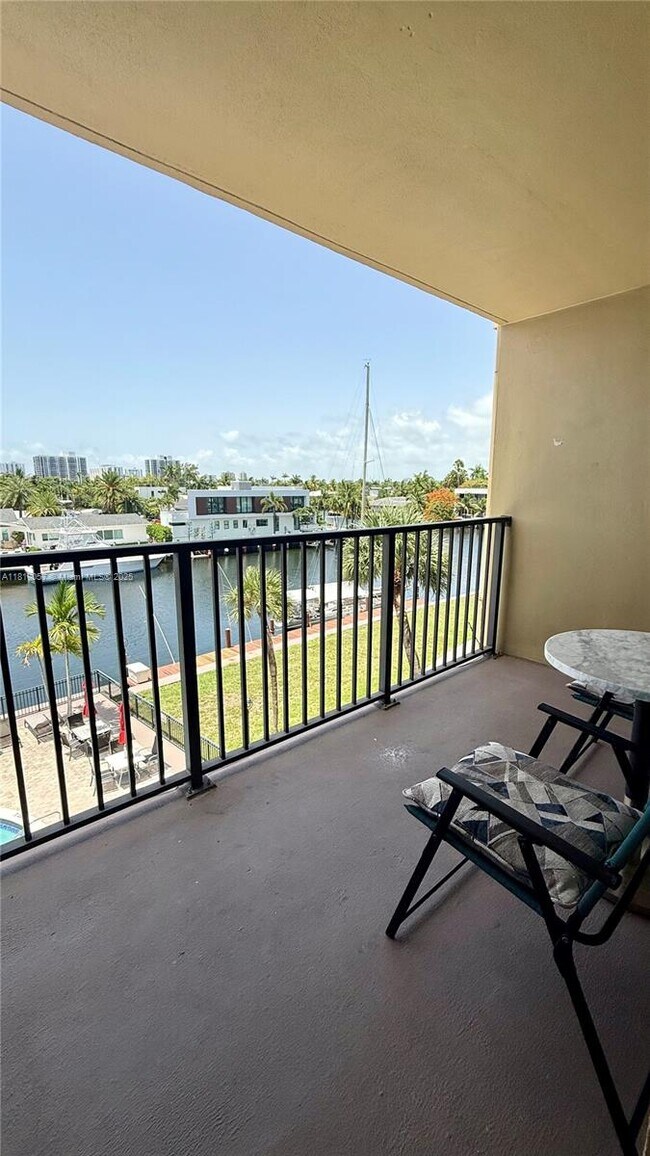 Building Photo - 301 Golden Isles Dr