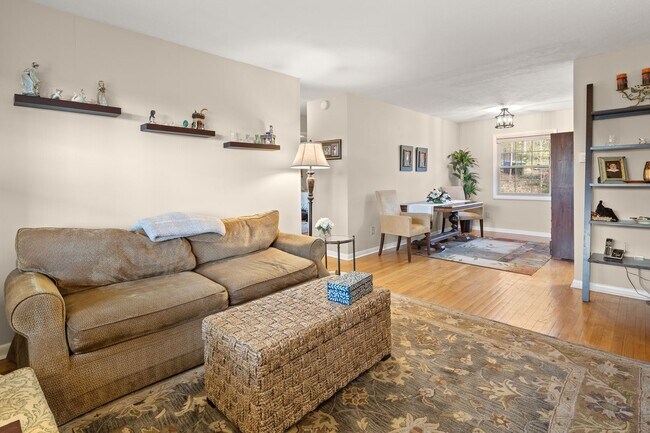 Building Photo - Two Bedroom Apartment - Great North Ashevi...
