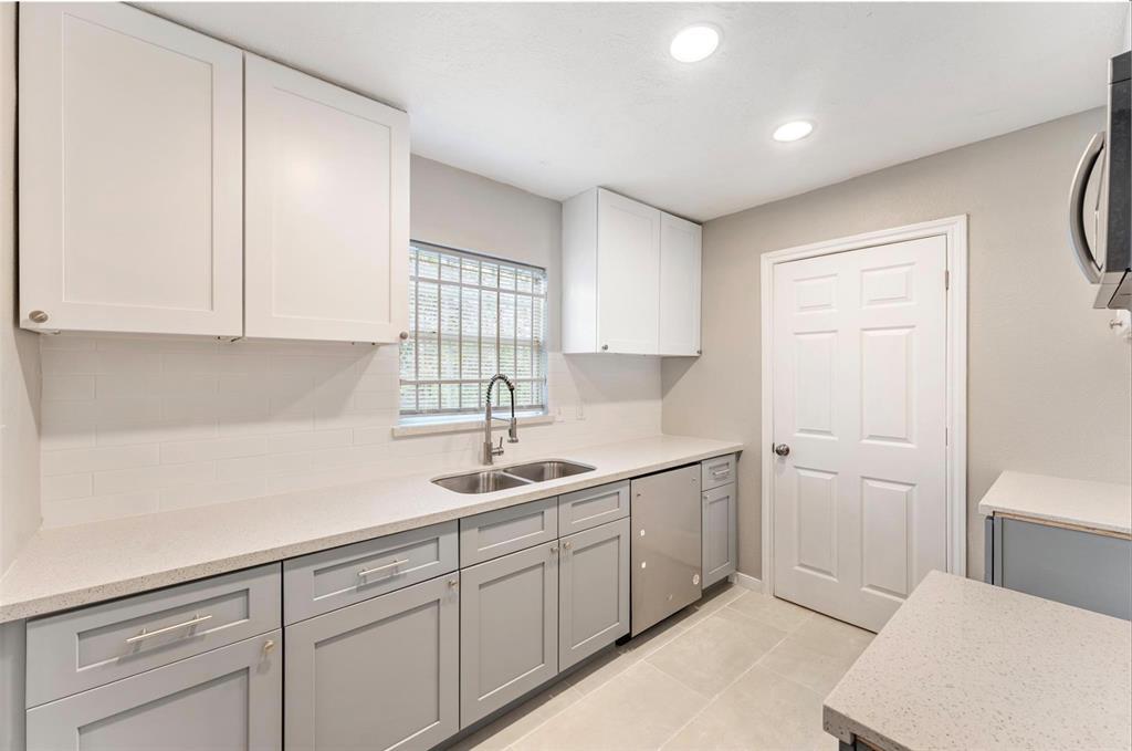 Foto principal - 6828 Sherwood Dr
