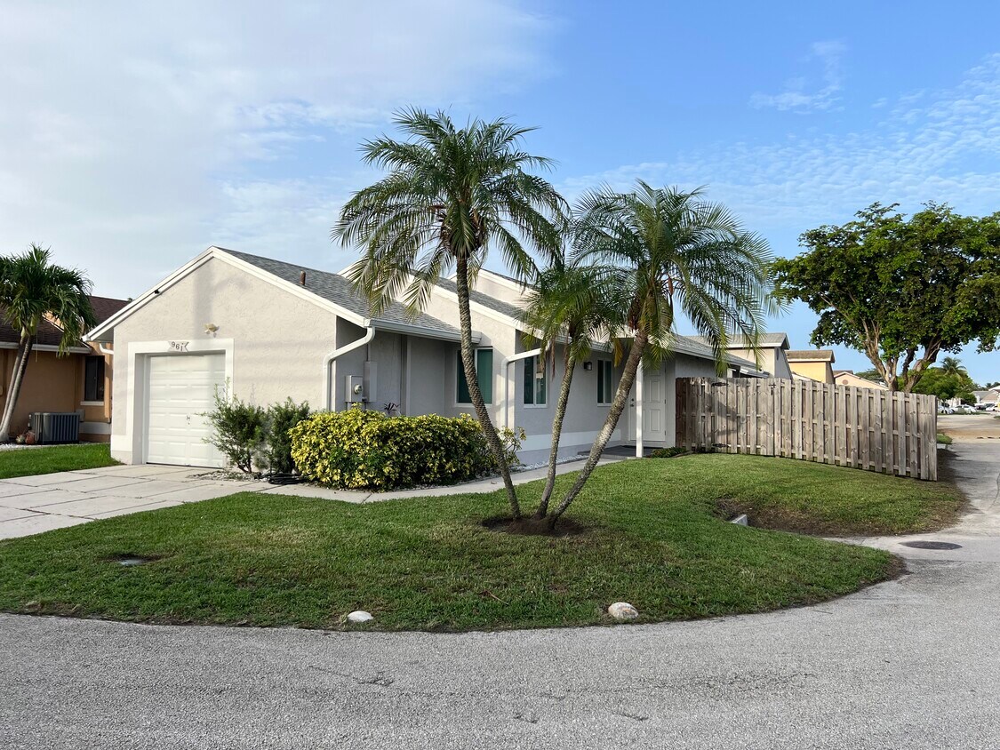 Foto principal - 961 SW 112th Ave