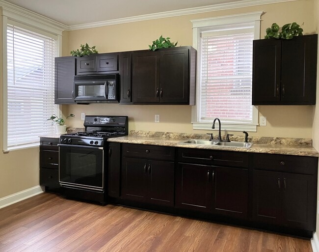 Kitchen - 4924 Itaska St