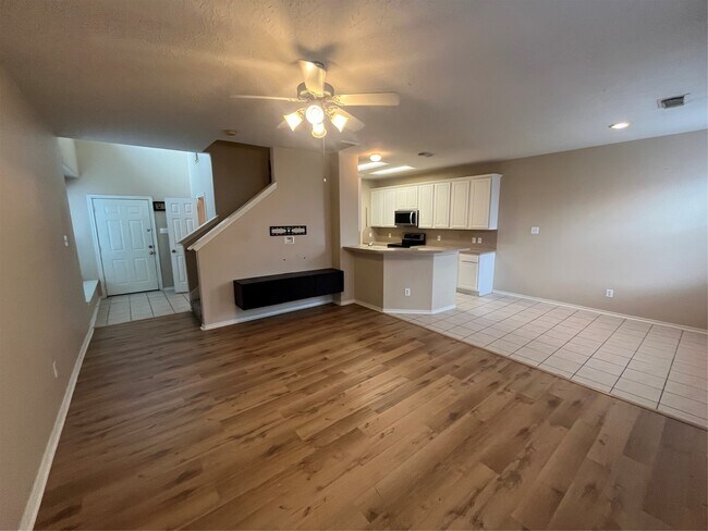 Building Photo - 8917 Elm Drake Ln