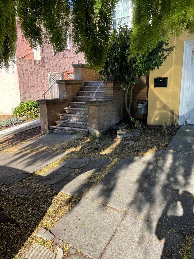 Front - 122 Wawona St