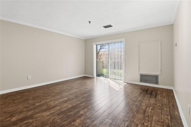 Foto del edificio - 300 Johnson Ferry Rd