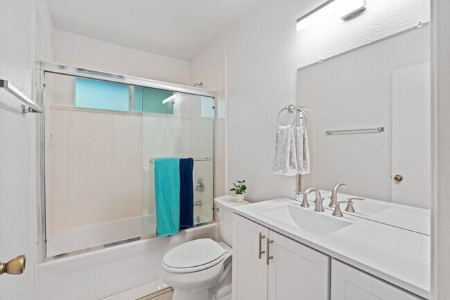 Foto del edificio - Larchmont Riviera Cottage 4/2