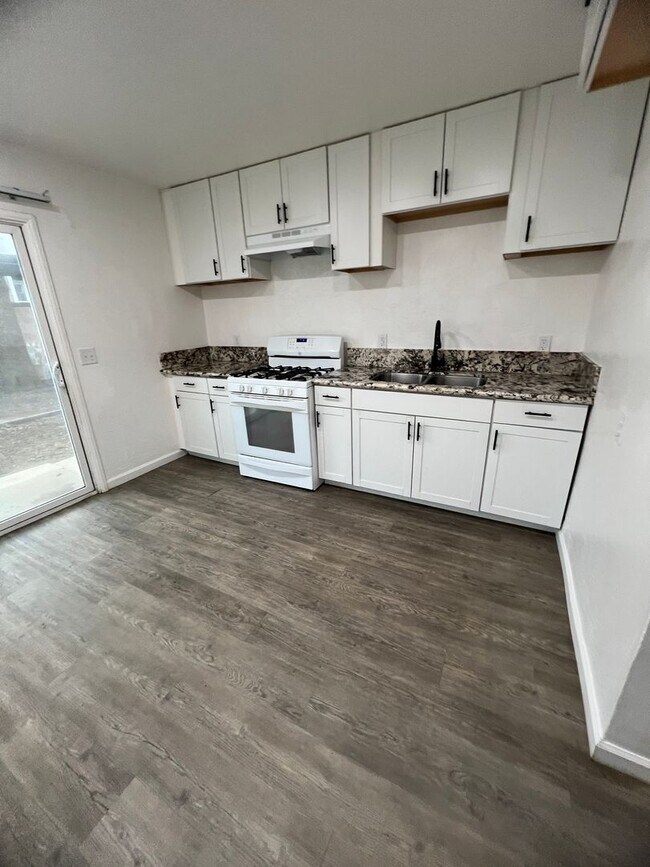 Foto del edificio - 808-809 Farmersville Blvd