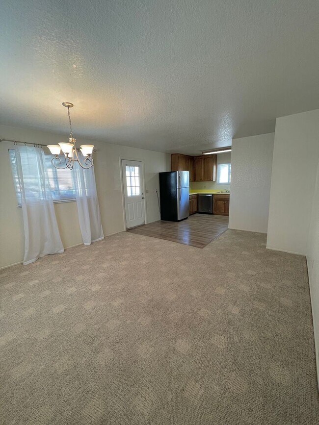 Building Photo - 3 br, 2.5 bath House - 8815 Union Rd