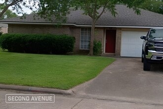 Building Photo - 5010 Carmona Ln