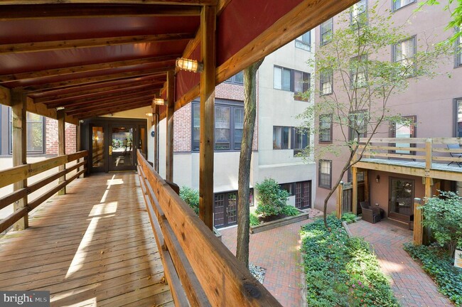 Building Photo - 301 Race St