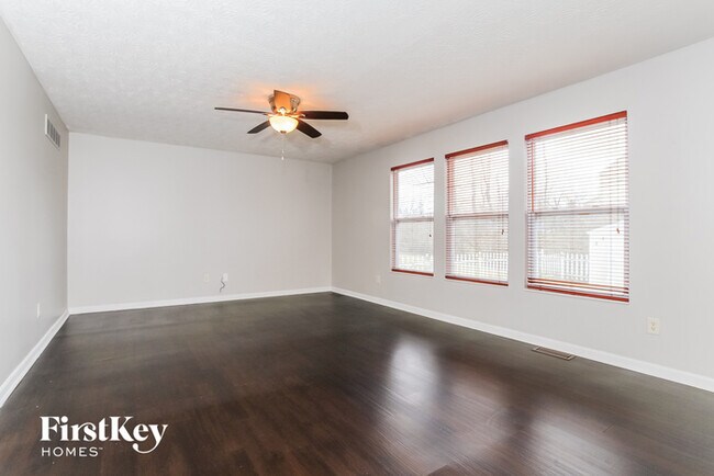 Foto del edificio - 5573 Windsor Ct