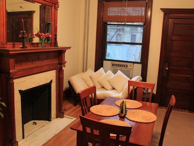 Building Photo - 686 Park Pl