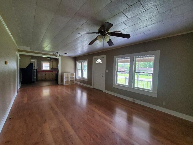 Building Photo - 1014 W 9th St