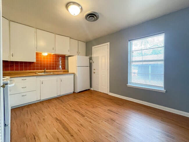 Foto del edificio - 3801 Parkwood St