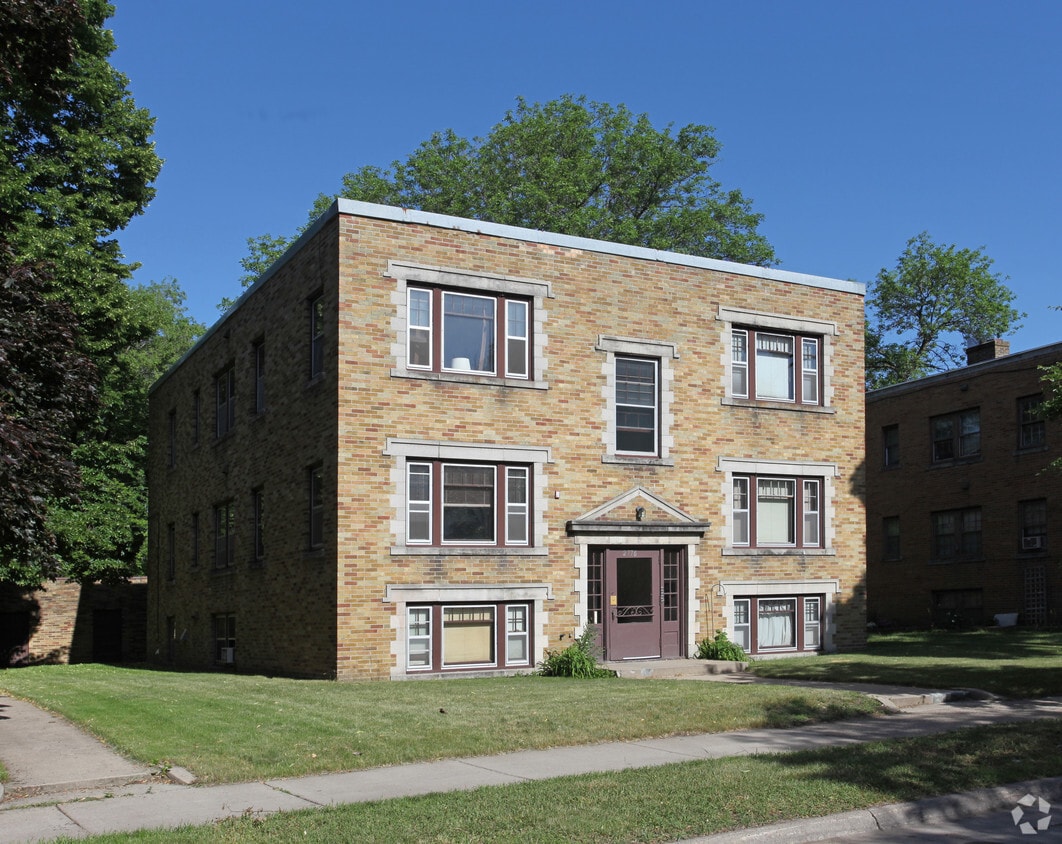 Building Photo - 2776 Xerxes Ave S