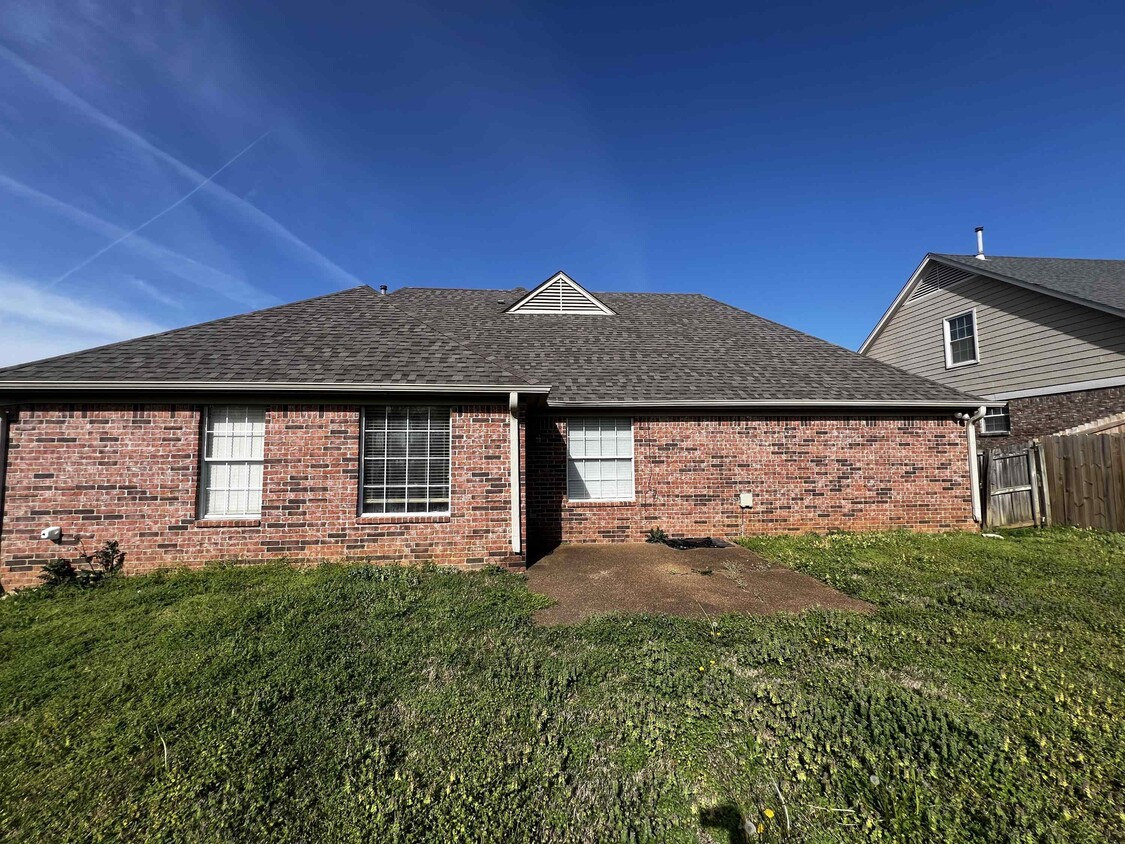 Building Photo - 1072 Red Fern Cir W