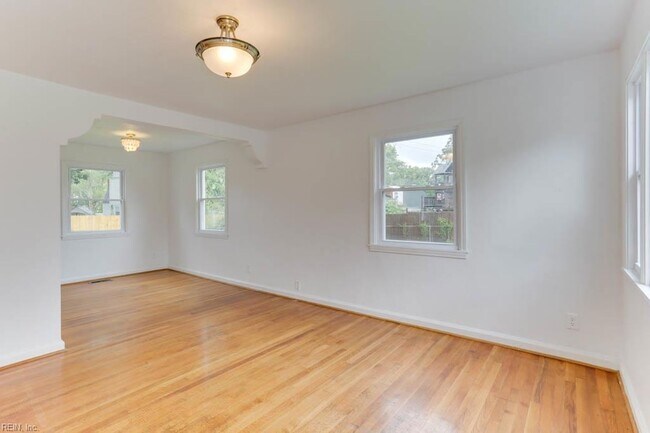 Foto del edificio - 7725 Fayver Ave