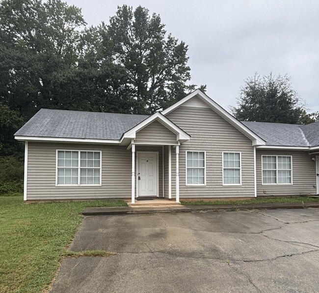 Building Photo - 97 Lily Dr