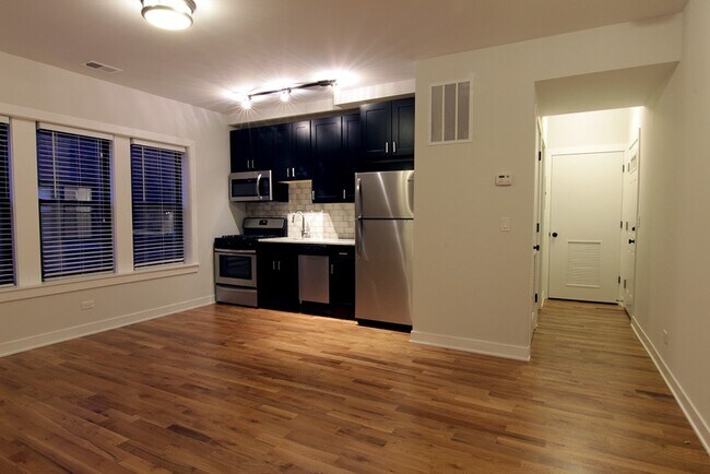 Foto del edificio - 2209 W Eastwood Ave