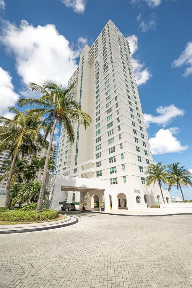 Building Photo - 800 Claughton Island Dr